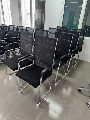 Ghế chân quỳ chéo lưng cao KQC10 được bàn giao tại văn phòng khách hàng