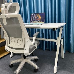 ghế xoay văn phòng có tựa đầu, kiểu dáng sang trọng, màu trắng