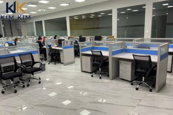 hoàn thiện lắp đặt bàn làm việc vách ngăn nhôm kính và Ghế Xoay Lưng Lưới Thấp K209 tại Công ty Button Việt Nam ở KCN VSIP.