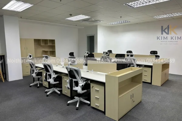 Ghế xoay bố trí tại cụm bàn làm việc nhân viên