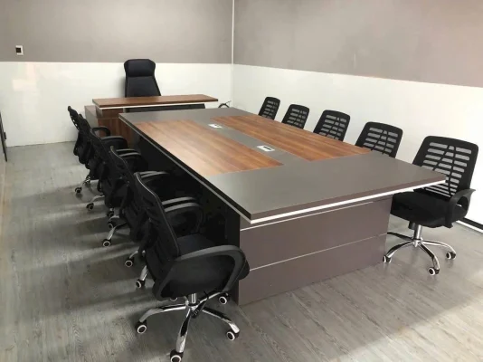 Bàn họp văn phòng phối màu vân gỗ và xám do Nội Thất Kim Kim sản xuất